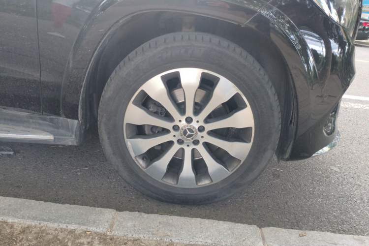 Used Mercedes-Benz GLS 2018 Refreshed GLS 400 4MATIC Dynamic Edition Right Front Wheel Hub