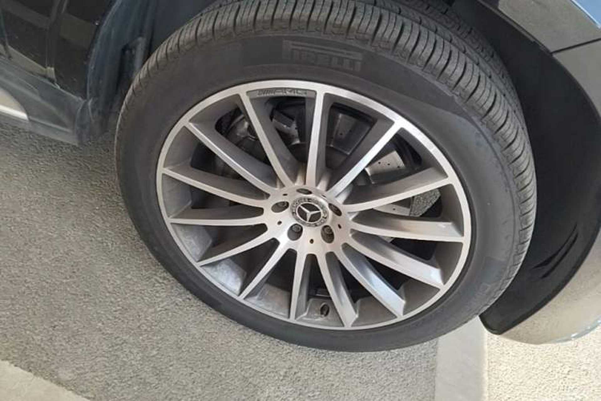 Used Mercedes-Benz GLS 2018 GLS 500 4MATIC Right Front Wheel Hub