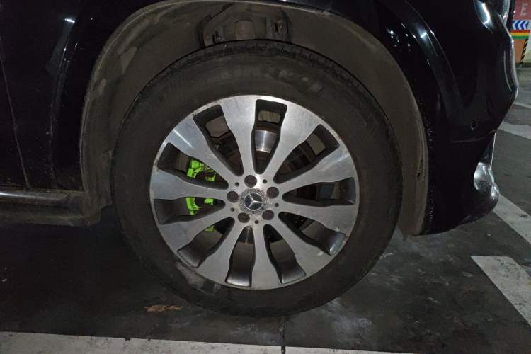 Used Mercedes-Benz GLS 2018 GLS 400 4MATIC Dynamic Model Right Front Wheel Hub