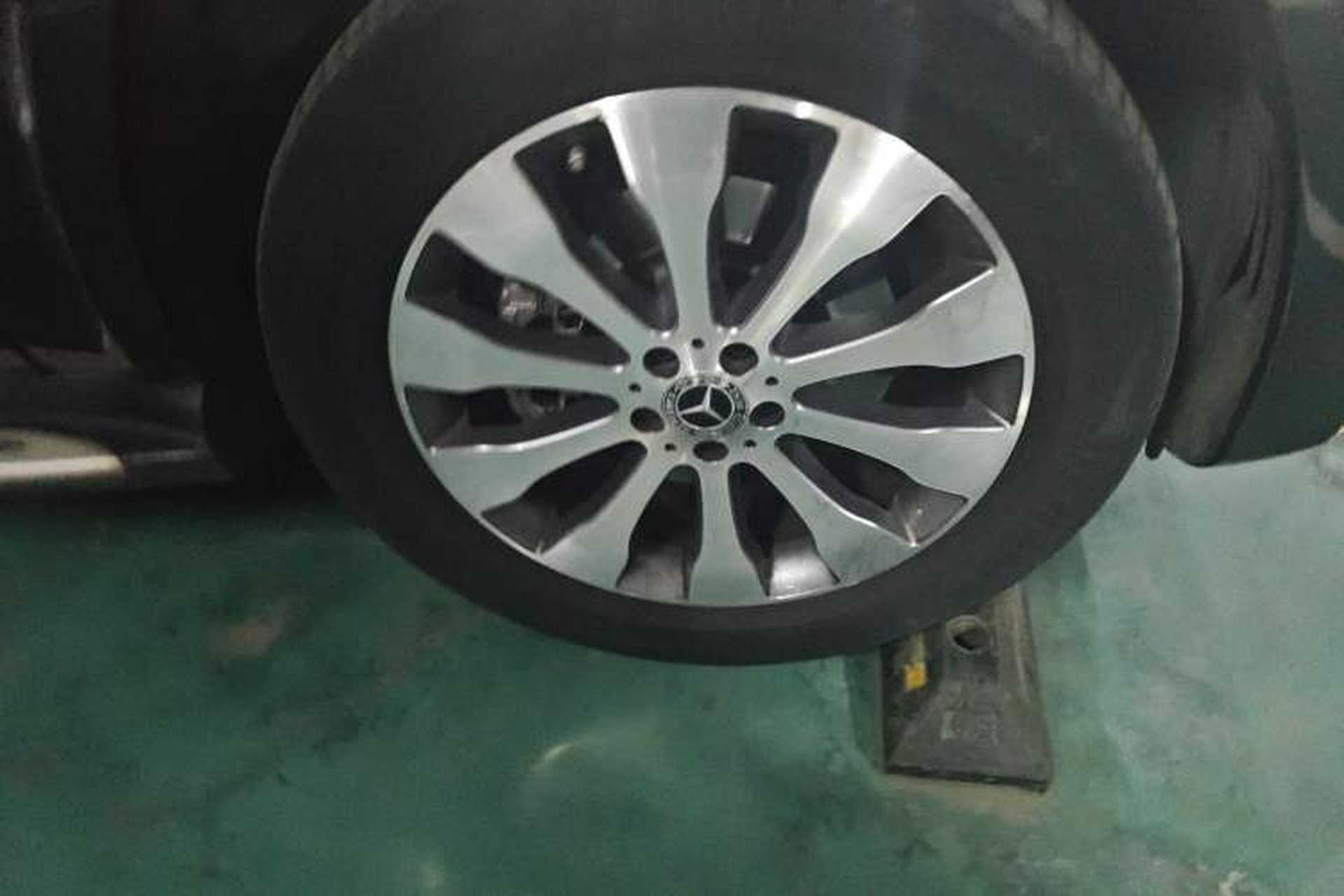 Used Mercedes-Benz GLS 2018 Refreshed GLS 400 4MATIC Dynamic Edition Right Front Wheel Hub