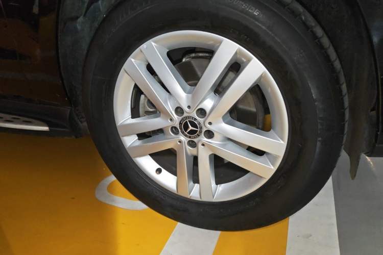 Used Mercedes-Benz GLS 2018 GLS 320 4MATIC Right Front Wheel Hub