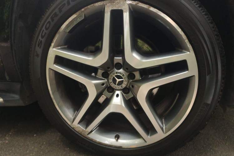 Used Mercedes-Benz GLS 2018 GLS 400 4MATIC Luxury Model Right Front Wheel Hub