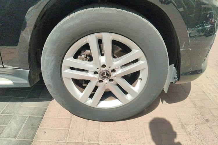 Used Mercedes-Benz GLS 2018 Facelift GLS 320 4MATIC Right Front Wheel Hub