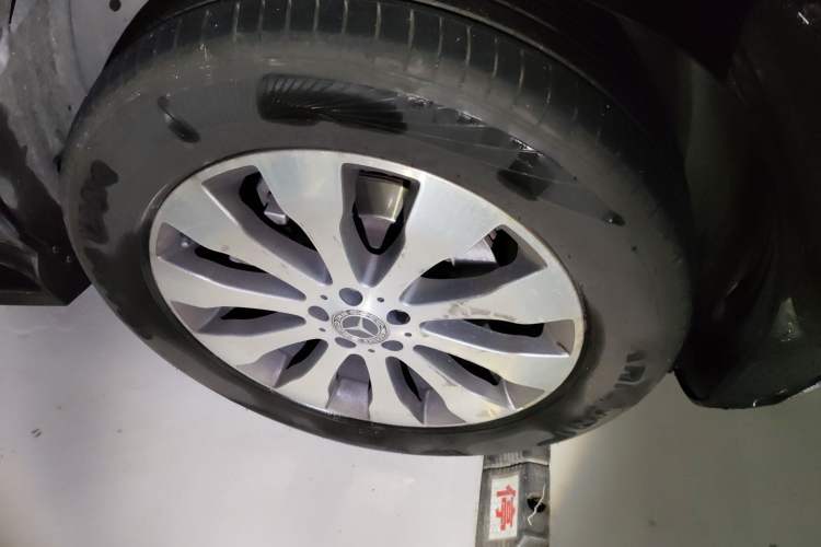 Used Mercedes-Benz GLS 2018 Refreshed GLS 400 4MATIC Dynamic Edition Right Front Wheel Hub