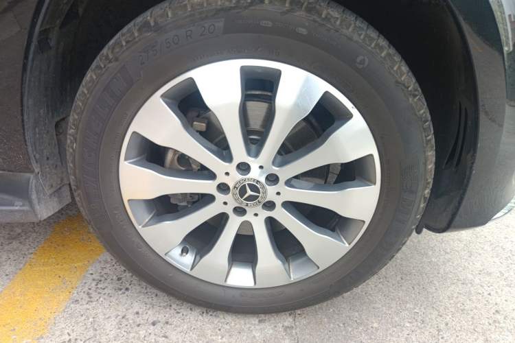 Used Mercedes-Benz GLS 2018 GLS 400 4MATIC Dynamic Model Right Front Wheel Hub