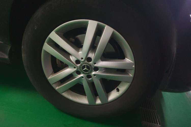Used Mercedes-Benz GLS 2018 GLS 320 4MATIC Right Front Wheel Hub