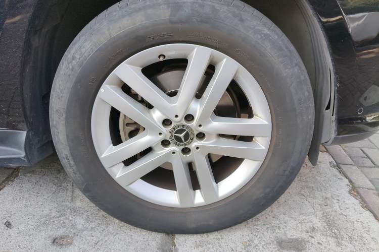 Used Mercedes-Benz GLS 2018 GLS 320 4MATIC Right Front Wheel Hub
