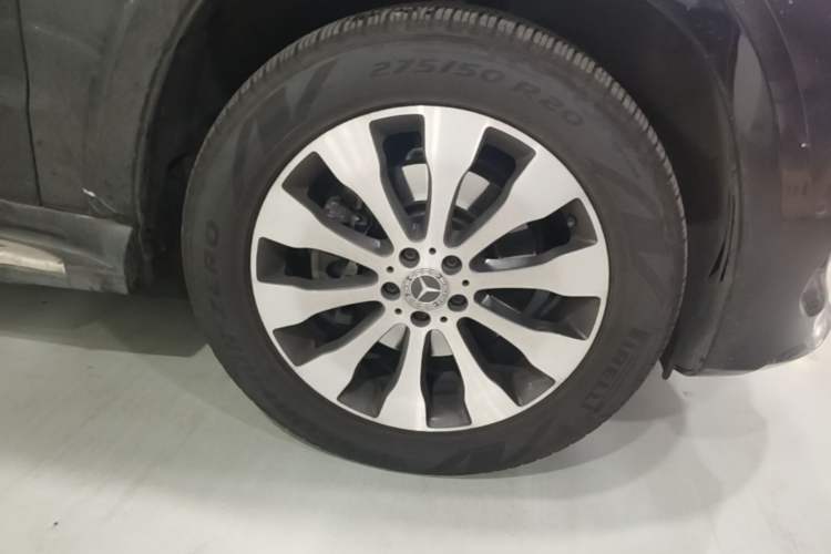 Used Mercedes-Benz GLS 2018 Refreshed GLS 400 4MATIC Dynamic Edition Right Front Wheel Hub