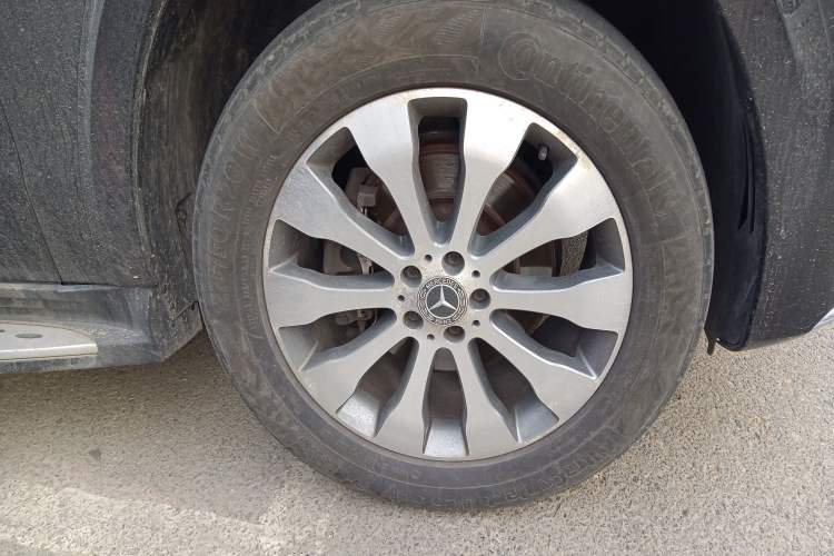 Used Mercedes-Benz GLS 2018 Refreshed GLS 400 4MATIC Dynamic Edition Right Front Wheel Hub