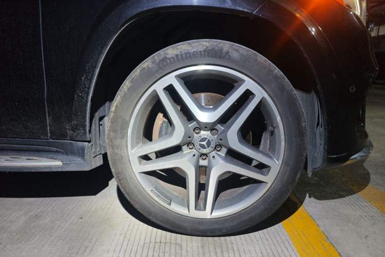 Used Mercedes-Benz GLS  Right Front Wheel Hub