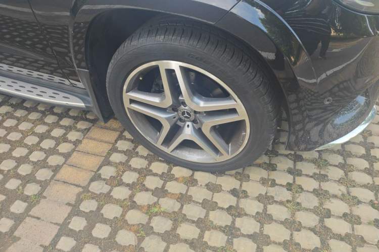 Used Mercedes-Benz GLS 2018 GLS 400 4MATIC Luxury Model Right Front Wheel Hub