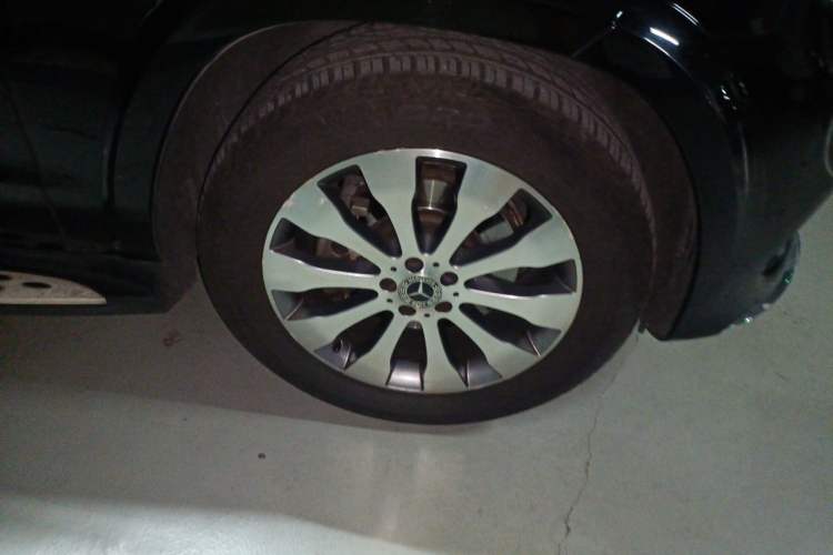 Used Mercedes-Benz GLS 2018 Refreshed GLS 400 4MATIC Dynamic Edition Right Front Wheel Hub