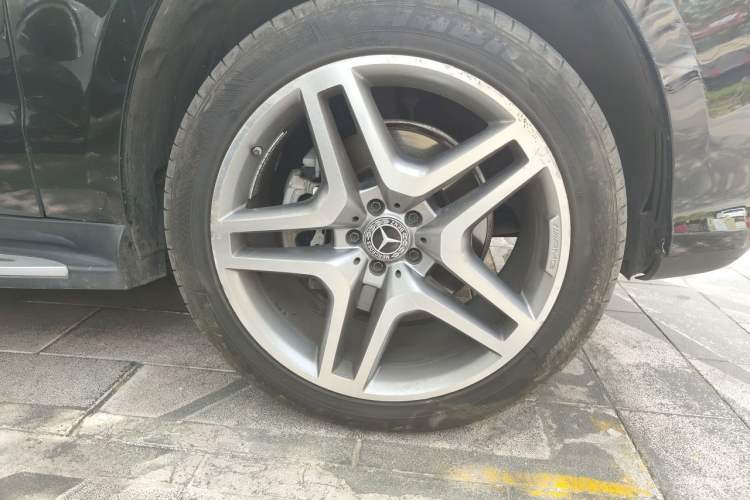 Used Mercedes-Benz GLS  Right Front Wheel Hub