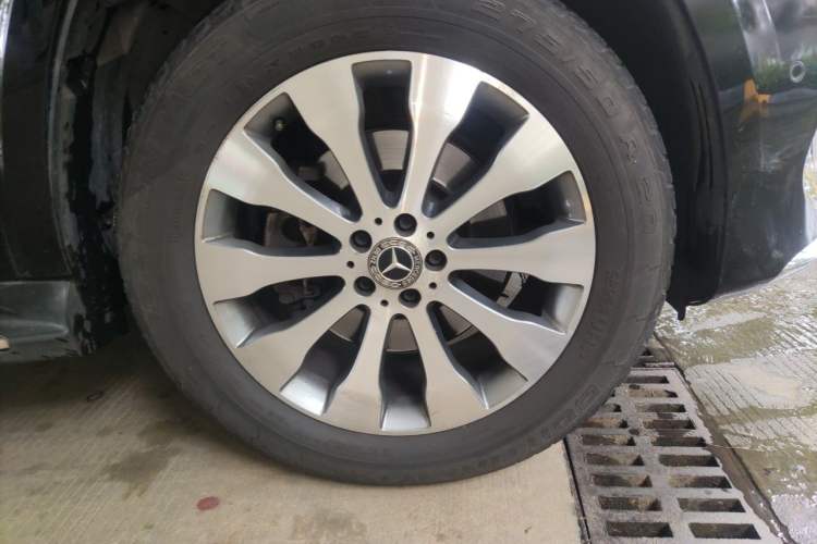 Used Mercedes-Benz GLS 2018 Refreshed GLS 400 4MATIC Dynamic Edition Right Front Wheel Hub