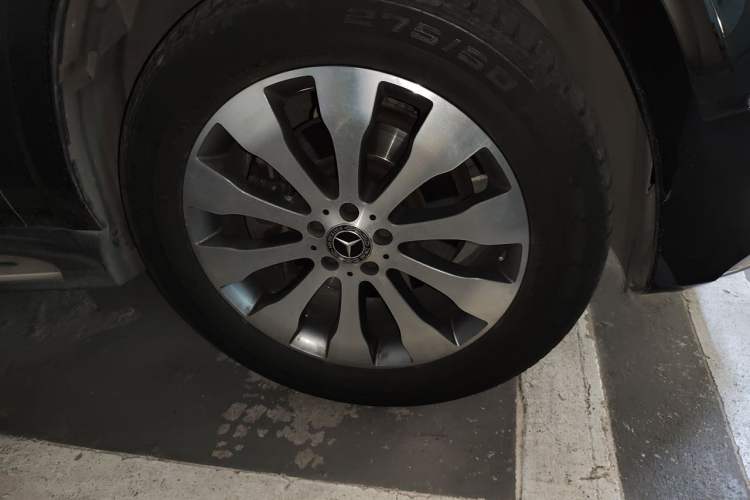 Used Mercedes-Benz GLS 2018 Refreshed GLS 400 4MATIC Dynamic Edition Right Front Wheel Hub