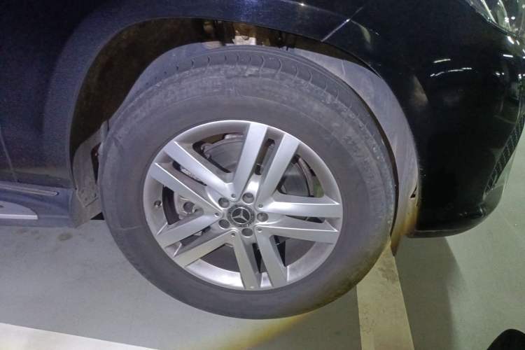 Used Mercedes-Benz GLS 2018 Facelift GLS 320 4MATIC Right Front Wheel Hub