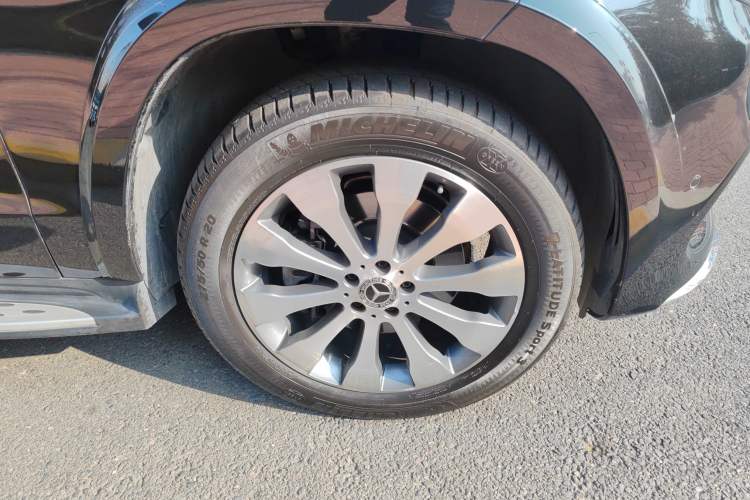 Used Mercedes-Benz GLS 2018 Refreshed GLS 400 4MATIC Dynamic Edition Right Front Wheel Hub