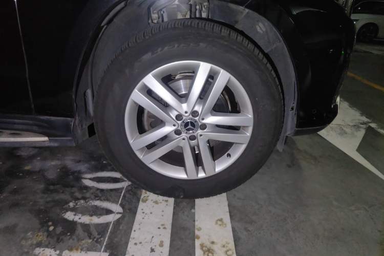Used Mercedes-Benz GLS 2018 GLS 320 4MATIC Right Front Wheel Hub