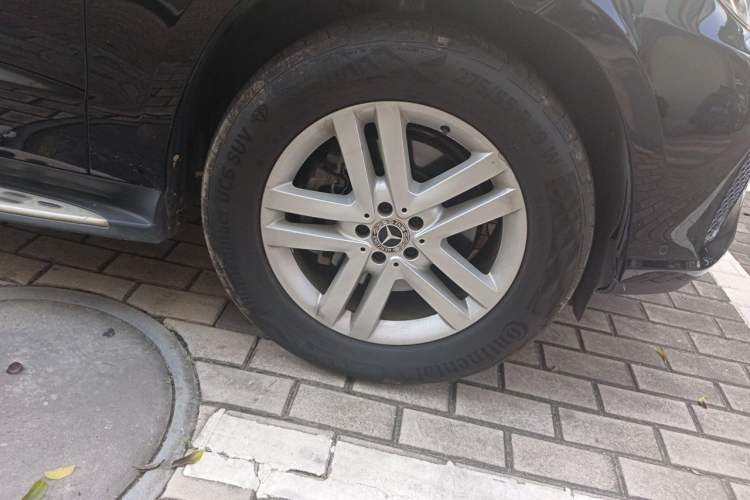 Used Mercedes-Benz GLS 2018 Facelift GLS 320 4MATIC Right Front Wheel Hub