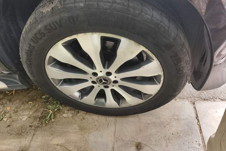 Used Mercedes-Benz GLS 2018 GLS 400 4MATIC Dynamic Model Right Front Wheel Hub