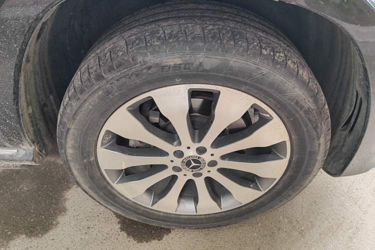 Used Mercedes-Benz GLS 2018 Refreshed GLS 400 4MATIC Dynamic Edition Right Front Wheel Hub