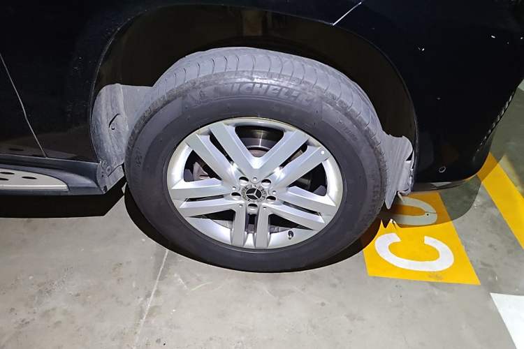 Used Mercedes-Benz GLS 2018 Facelift GLS 320 4MATIC Right Front Wheel Hub