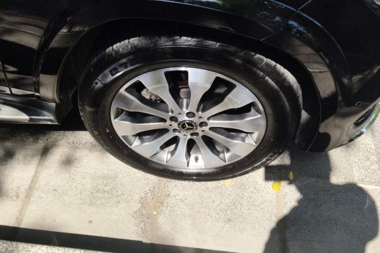 Used Mercedes-Benz GLS 2018 Refreshed GLS 400 4MATIC Dynamic Edition Right Front Wheel Hub