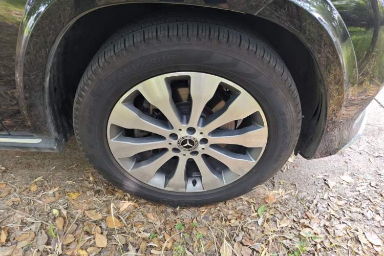 Used Mercedes-Benz GLS 2018 Refreshed GLS 400 4MATIC Dynamic Edition Right Front Wheel Hub