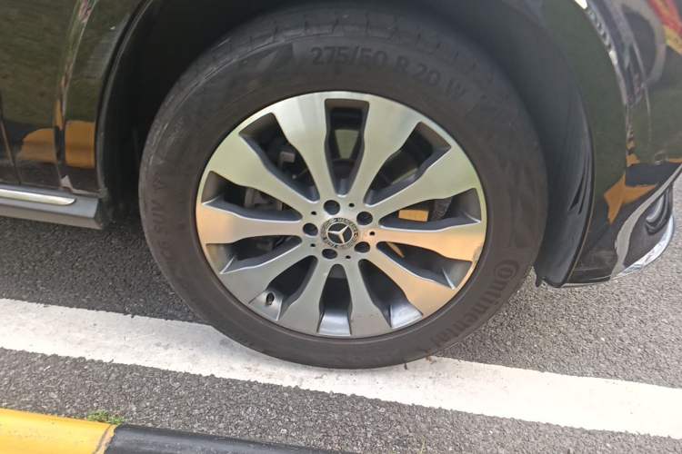 Used Mercedes-Benz GLS 2018 Refreshed GLS 400 4MATIC Dynamic Edition Right Front Wheel Hub