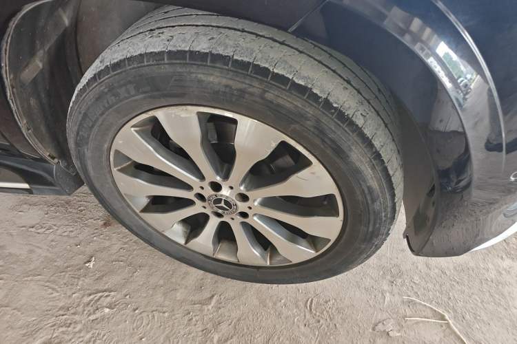 Used Mercedes-Benz GLS 2018 GLS 400 4MATIC Dynamic Model Right Front Wheel Hub