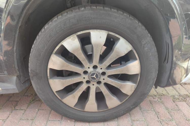Used Mercedes-Benz GLS 2018 Refreshed GLS 400 4MATIC Dynamic Edition Right Front Wheel Hub