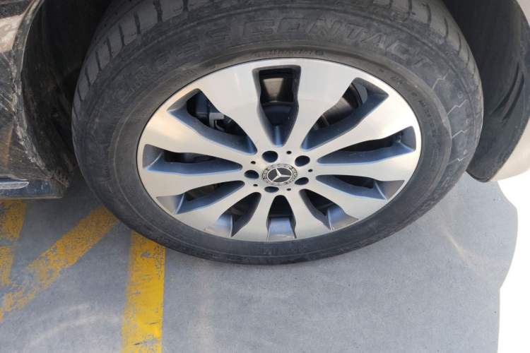 Used Mercedes-Benz GLS 2018 Refreshed GLS 400 4MATIC Dynamic Edition Right Front Wheel Hub