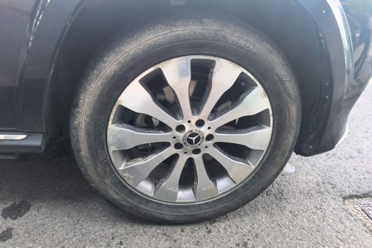 Used Mercedes-Benz GLS 2018 Refreshed GLS 400 4MATIC Dynamic Edition Right Front Wheel Hub