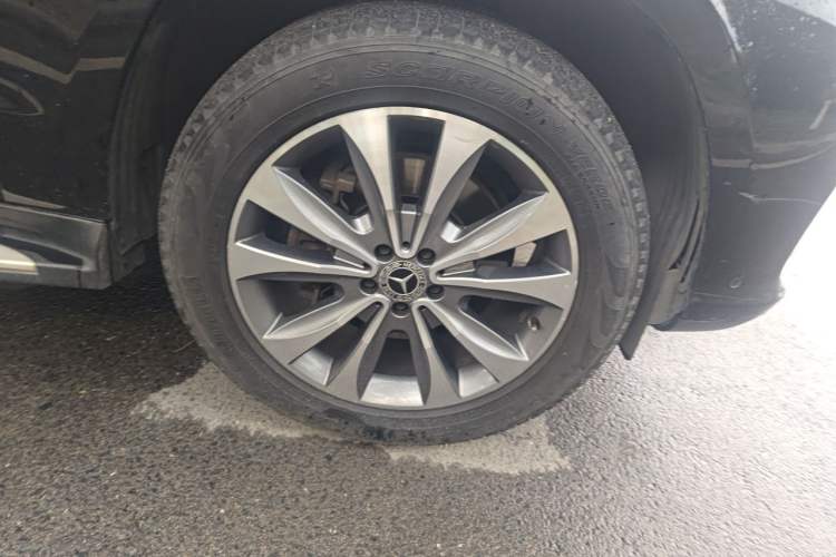 Used Mercedes-Benz GLS 2018 GLS 320 4MATIC Right Front Wheel Hub