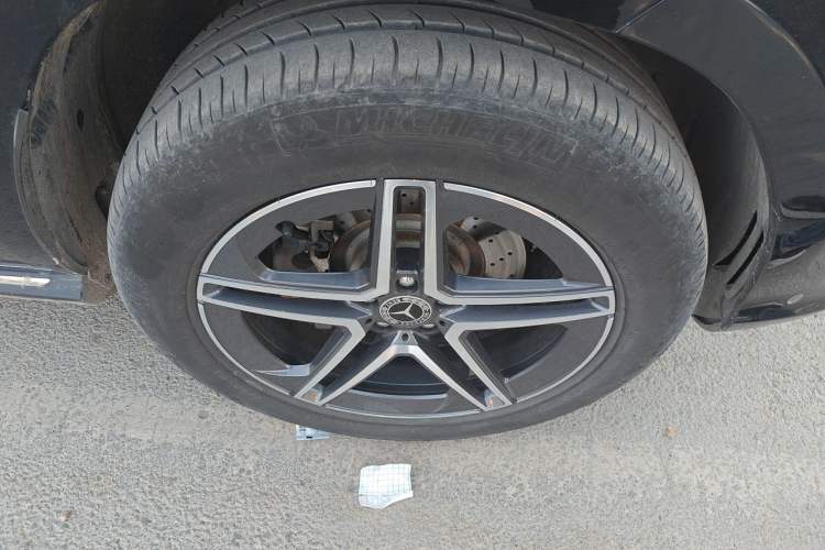 Used Mercedes-Benz GLS 2018 GLS 320 4MATIC Right Front Wheel Hub