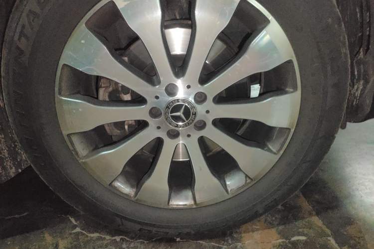Used Mercedes-Benz GLS 2018 Refreshed GLS 400 4MATIC Dynamic Edition Right Front Wheel Hub