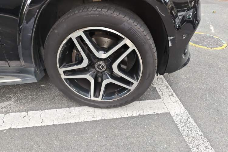 Used Mercedes-Benz GLS  Right Front Wheel Hub