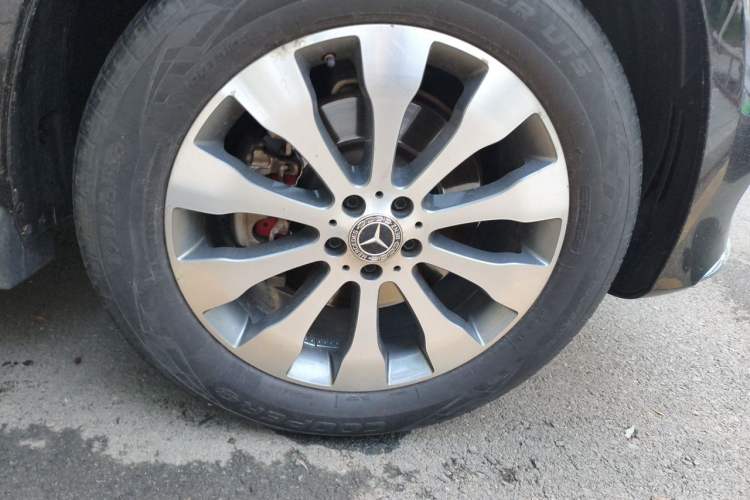 Used Mercedes-Benz GLS 2018 Refreshed GLS 400 4MATIC Dynamic Edition Right Front Wheel Hub
