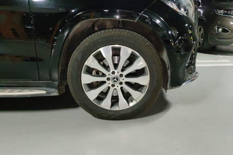 Used Mercedes-Benz GLS 2018 Refreshed GLS 400 4MATIC Dynamic Edition Right Front Wheel Hub