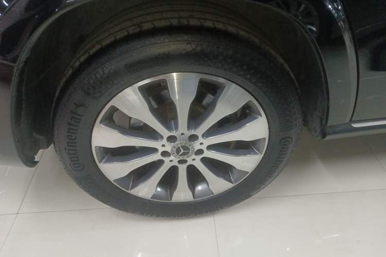 Used Mercedes-Benz GLS 2018 Refreshed GLS 400 4MATIC Dynamic Edition Right Rear Wheel Hub