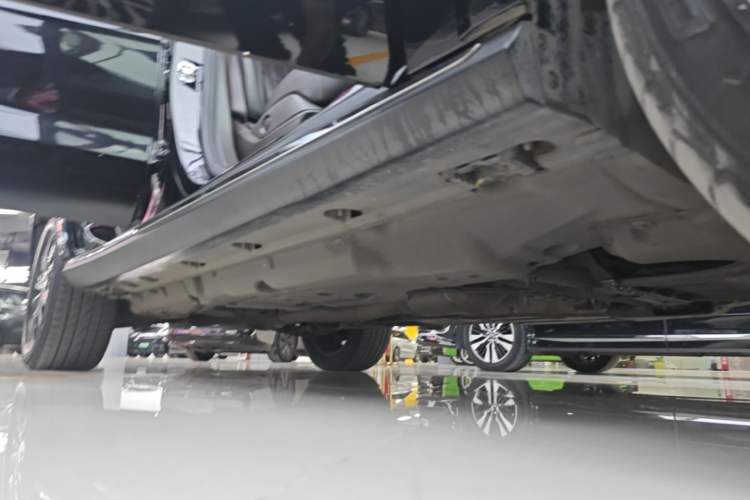 Used Mercedes-Benz GLS 2018 Refreshed GLS 400 4MATIC Dynamic Edition Right Side Sill