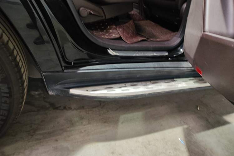 Used Mercedes-Benz GLS 2018 Facelift GLS 320 4MATIC Right Side Sill