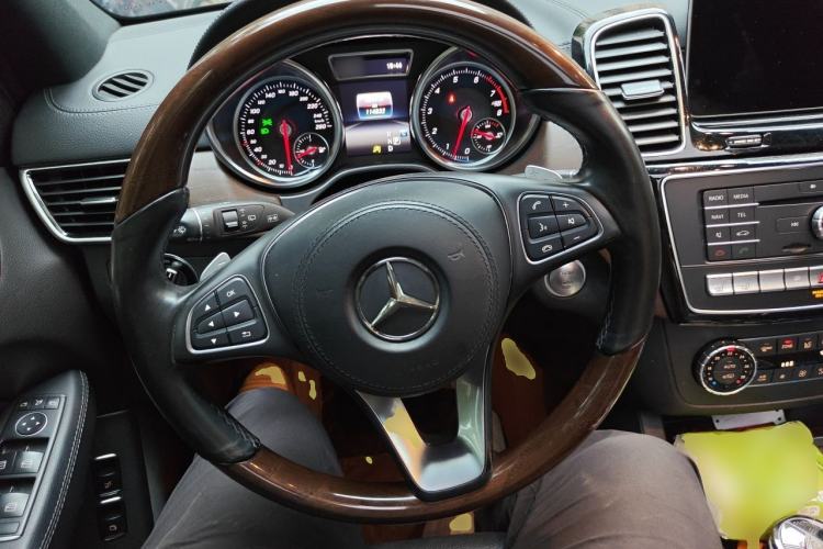 Used Mercedes-Benz GLS 2018 GLS 400 4MATIC Luxury Model Steering Wheel