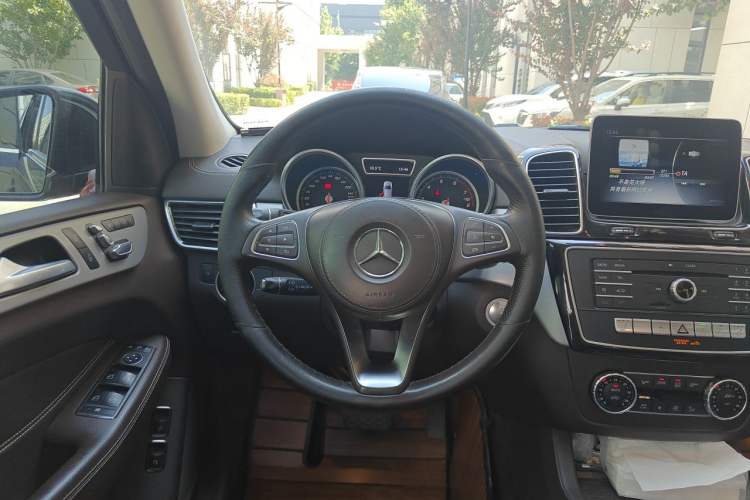 Used Mercedes-Benz GLS 2018 Facelift GLS 320 4MATIC Steering Wheel