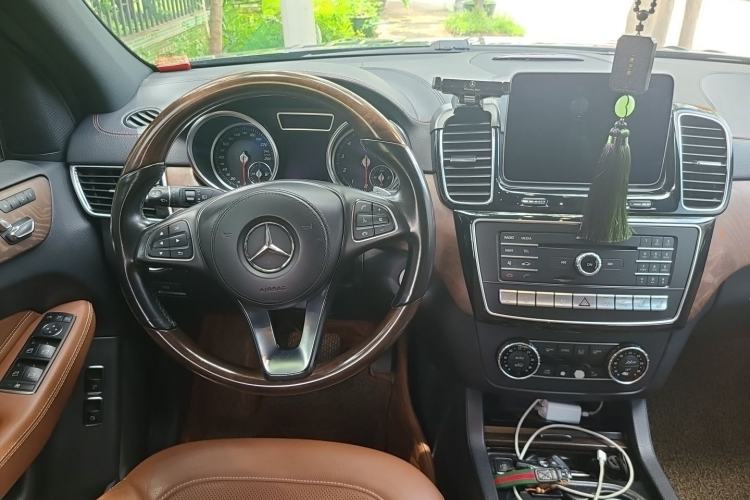 Used Mercedes-Benz GLS 2018 Restyled GLS 400 4MATIC Luxury Edition Steering Wheel