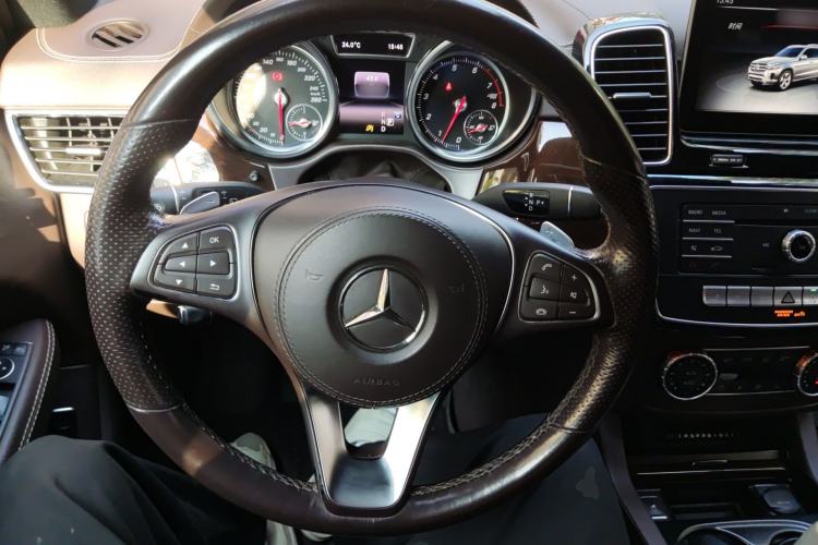 Used Mercedes-Benz GLS 2018 GLS 400 4MATIC Dynamic Model Steering Wheel