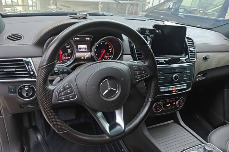 Used Mercedes-Benz GLS 2018 Refreshed GLS 400 4MATIC Dynamic Edition Steering Wheel
