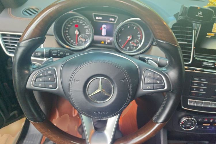 Used Mercedes-Benz GLS 2018 GLS 400 4MATIC Luxury Model Steering Wheel