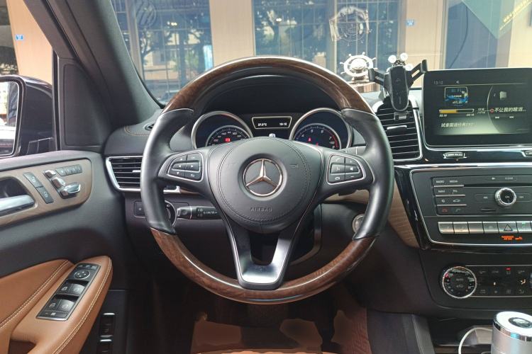 Used Mercedes-Benz GLS 2018 GLS 400 4MATIC Luxury Model Steering Wheel