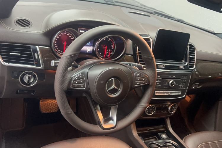Used Mercedes-Benz GLS 2018 GLS 400 4MATIC Dynamic Model Steering Wheel